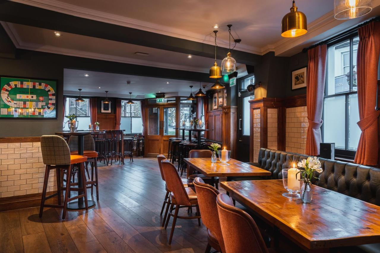Albert Arms Esher Εξωτερικό φωτογραφία